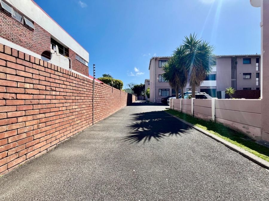 1 Bedroom Property for Sale in Wynberg Western Cape